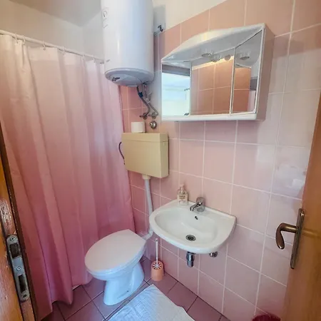 1 Seaview * Rab Town